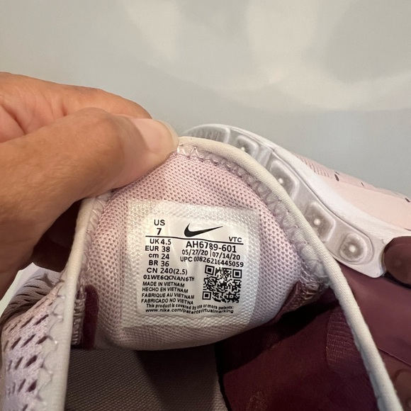 EUC! Custom Made Nike Air Max 270 in these gorgeous hues of purple are a size 7. - Picture 9 of 12